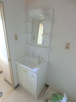 洗面室:シャワー付き洗面化粧台