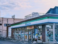 周辺環境:ファミリーマート川越砂新田四丁目店
