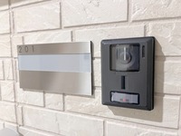 防犯設備:モニター付きドアホン