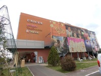 周辺環境:ウニクス南古谷（ヤオコー・スギ薬局・セキチュー・他専門店）