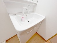 洗面室:シャワー付き洗面化粧台