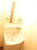 洗面室:シャワー付き洗面化粧台