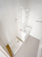 洗面室:シャワー付き洗面化粧台