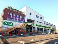 周辺環境:コープみらい高階店・TSUTAYA高階店