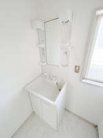 洗面室:独立洗面化粧台・洗濯機置き場