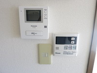 防犯設備:モニタ付インターホン、給湯器リモコン