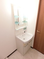 洗面室:シャワー付き洗面化粧台