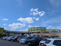 周辺環境:ウニクス南古谷（ヤオコー・スギ薬局・セキチュー他専門店）