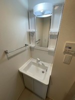 洗面室:シャワー付き洗面化粧台
