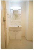 洗面室:シャワー付き洗面化粧台