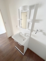 洗面室:シャワー付き洗面化粧台（反転）