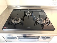 キッチン:三口コンロ