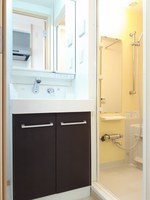 洗面室:シャワー付き洗面化粧台