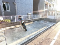 その他現地写真:バイク置き場