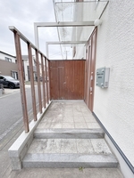 エントランス:エントランス（反転）