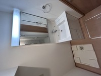 洗面室:シャワー付き洗面化粧台・洗濯機置き場