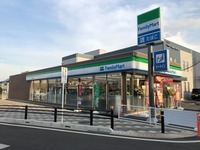 周辺環境:ファミリーマート新河岸駅前店