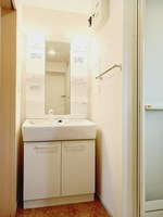 洗面室:シャワー付き洗面化粧台