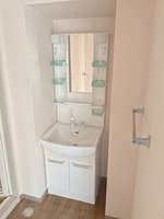 洗面室:シャワー付き洗面化粧台