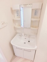 洗面室:シャワー付き洗面化粧台