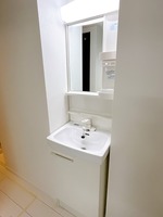 洗面室:シャワー付き洗面化粧台（同等仕様）