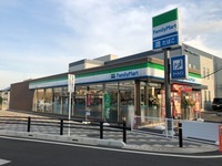 周辺環境:ファミリーマート新河岸駅前店
